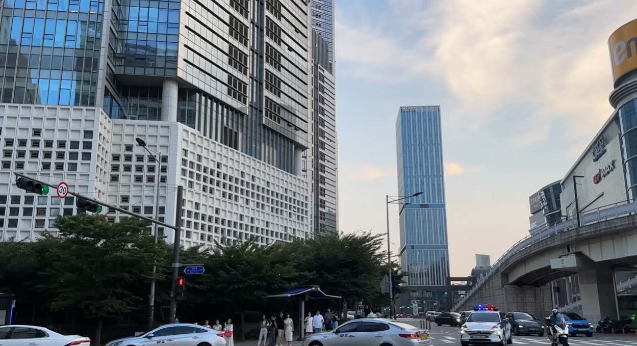 히로오 도쿄 부촌 여행, 부가티 쇼룸부터 히로 가든 힐즈까지 걷는 건축 산책 - 디자인 9